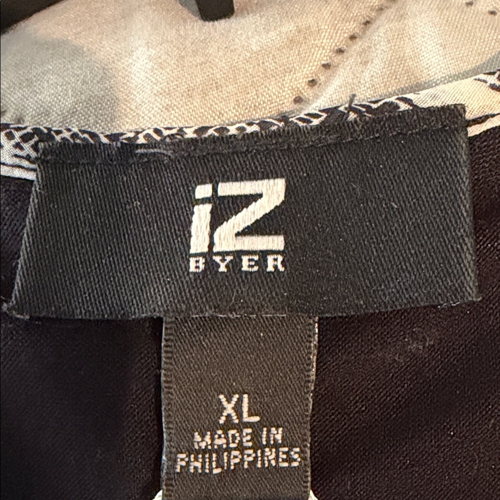 Iz Byer Black and White Diamond Pattern Blouse - Picture 3 of 4
